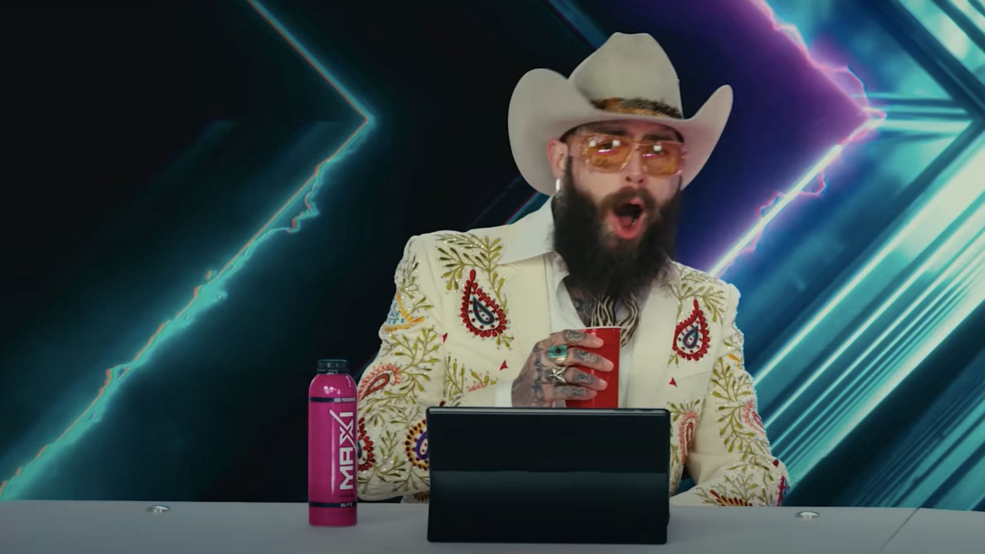 The singer sports a fun outfit (Image via YouTube/Netflix)